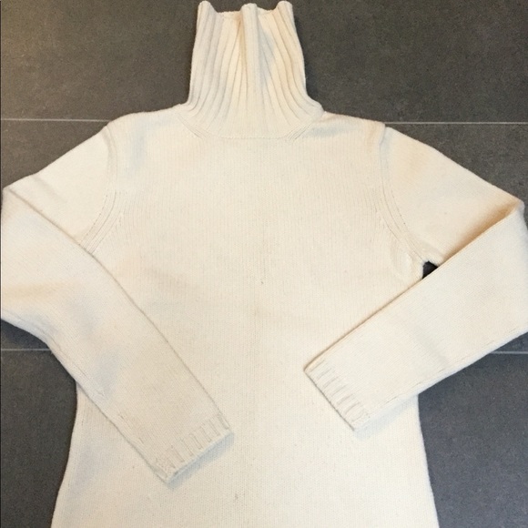 Brooks Brothers Sweaters - Incredibly warm wool/cashmere turtleneck sweater.